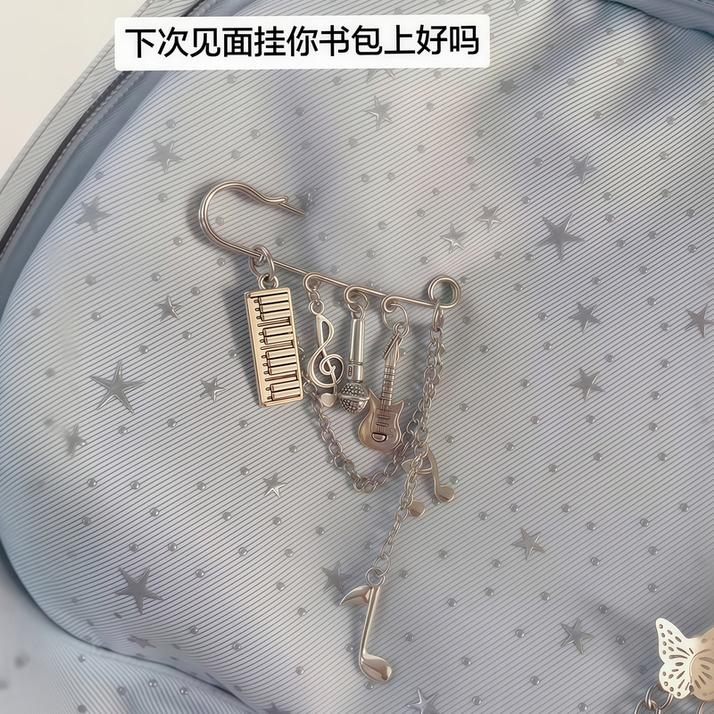 Music Symbol Backpack Pendant for Men and Women, Gothic Punk Style Brooch, Bag Accessory, High-End Niche Gift
