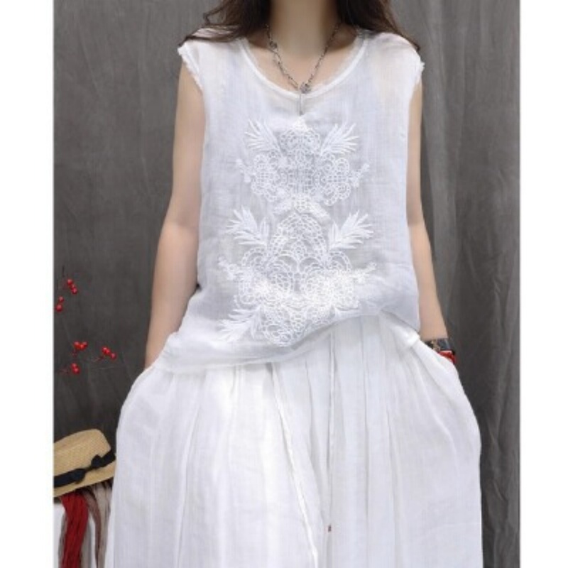 2026 Summer Vintage Cotton and Linen Loose Stylish Age-Reducing Fashion Embroidered Casual Versatile Sleeveless Fringed Tank Top Trend