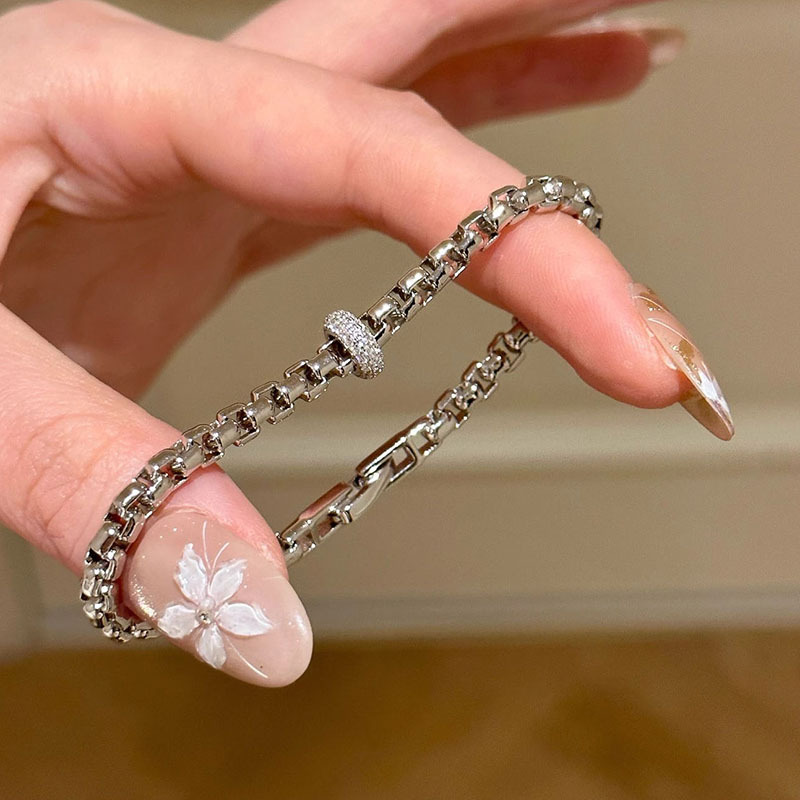 Titanium Steel Non-Fading "Grape Vine" Minimalist Style Chain with Sparkling Diamond Running Ring Bracelet, Super Cool Bracelet Accessory