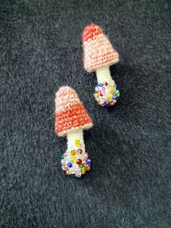 Handmade Crochet Knit Cute Red Mushroom Colorful Mushroom Poisonous Mushroom Brooch Accessory Top Matching Gift Present Handmade Crochet Knit Cute Red Mushroom Colorful Mushroom Poisonous Mushroom Brooch Accessory Top Matching Gift Present