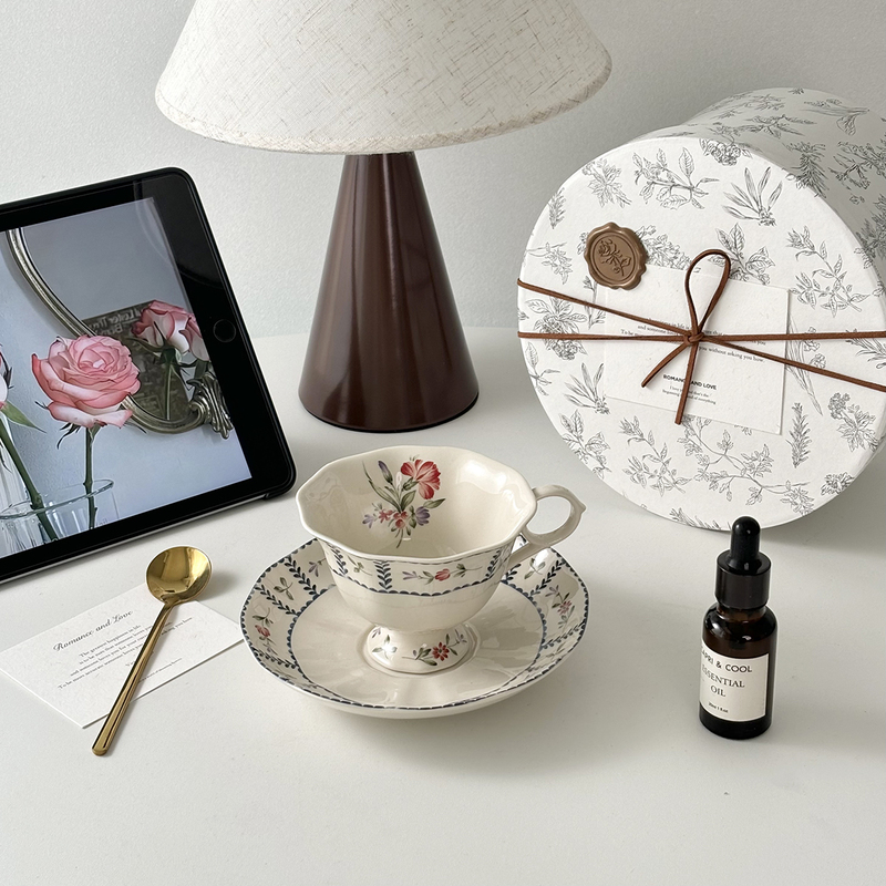 French Retro Ceramic Coffee Cup and Saucer Set, Vintage High-End Afternoon Tea Cup and Saucer Gift Box for Gifting French Retro Ceramic Coffee Cup and Saucer Set, Vintage High-End Afternoon Tea Cup and Saucer Gift Box for Gifting
