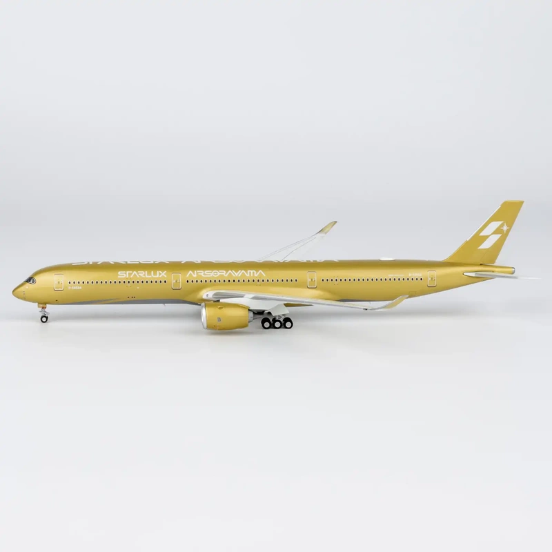 Ng Xingyu Airlines Collaboration with Akiyama Ken on A350-1000 Gold and Silver Painted Aircraft 1:400 Scale B-58553 B-58554