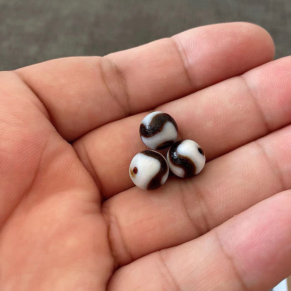 藏传天珠马蹄纹黑白小虎牙10mm单珠，究竟有何魅力？✨深度解读-DIY 