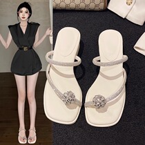 French thick heel slippers for women summer outer wear 2023 new pigeon egg rhinestone sandals versatile flip-toe Roman sandals