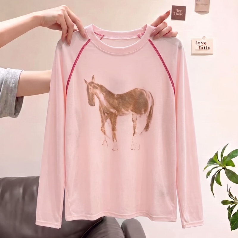 American-Style Pony Print Raglan Long-Sleeve T-Shirt for Women, Loose and Casual Autumn Base Layer, Sun-Protection Cover-Up, Stylish Top American-Style Pony Print Raglan Long-Sleeve T-Shirt for Women, Loose and Casual Autumn Base Layer, Sun-Protection Cover-Up, Stylish Top