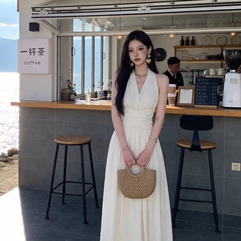 [the Goddess of Beauty Descends] Satin French-Style Pleated Dress with a Sense of Elegance, Perfect for Women in Summer, a Stunning Vacation Dress for the Beach