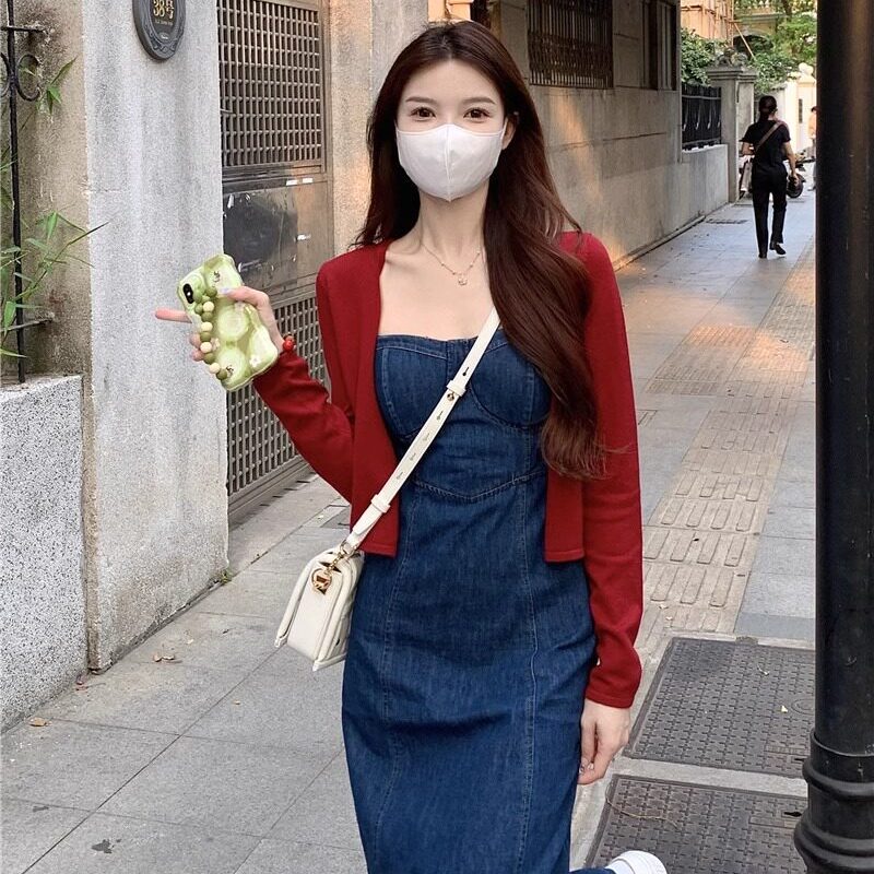 Vintage Red Short Cardigan for Women, Spring and Summer Slim Fit V-Neck Long-Sleeve Knit Cover-Up, Slimming Outerwear Top Vintage Red Short Cardigan for Women, Spring and Summer Slim Fit V-Neck Long-Sleeve Knit Cover-Up, Slimming Outerwear Top
