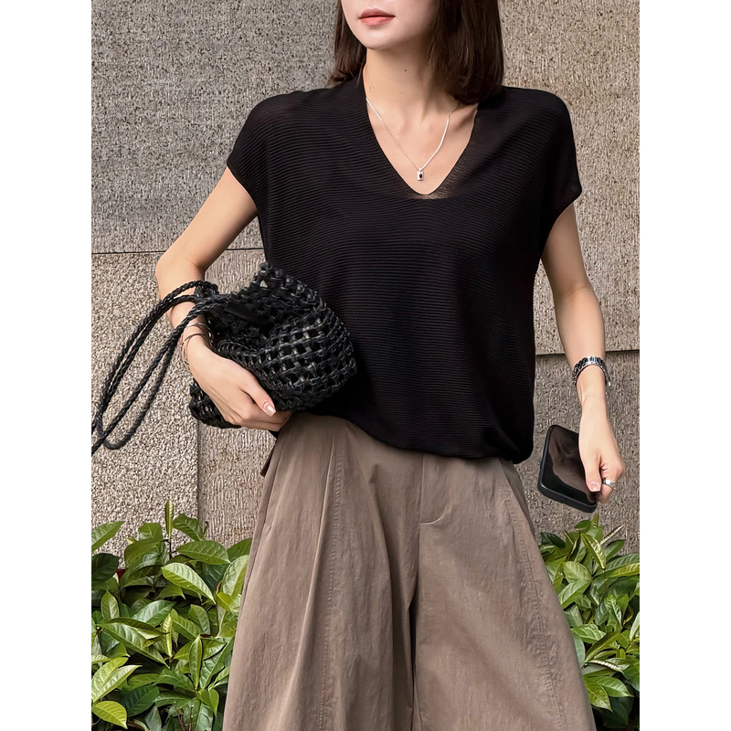 [Boss Zhou] French Retro Style, New Summer Product, Elegant V-Neck Fine-Knit Horizontal Striped Knit Top T-Shirt