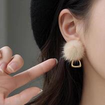 2024 New Autumn and Winter Fur Ball Earrings Fashionable and Personalized Non-pierced Ear Clips for Women Light Luxury Niche High-end Earrings