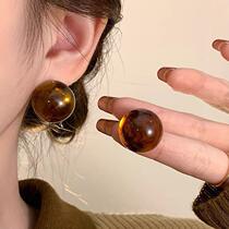 2024 New Popular Hong Kong Style Amber Ball Earrings No Piercing Ear Clips Women’s Unique High-end Temperament Ear Accessories