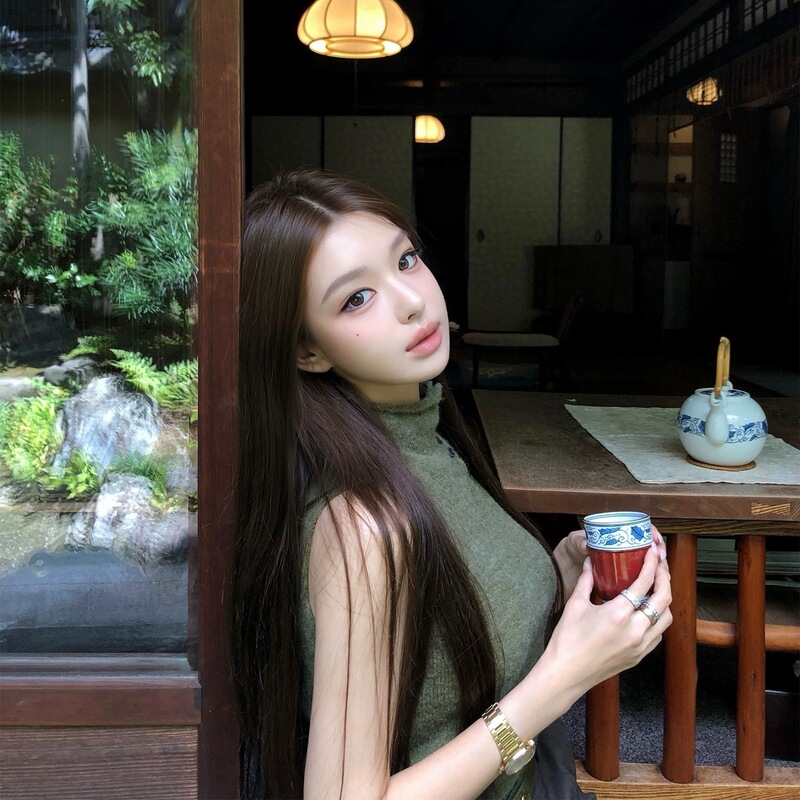 2026 Autumn/Winter New High-End Style High-Neck Buttoned Sleeveless Knitted Top High-Neck Sleeveless T-Shirt 2026 Autumn/Winter New High-End Style High-Neck Buttoned Sleeveless Knitted Top High-Neck Sleeveless T-Shirt