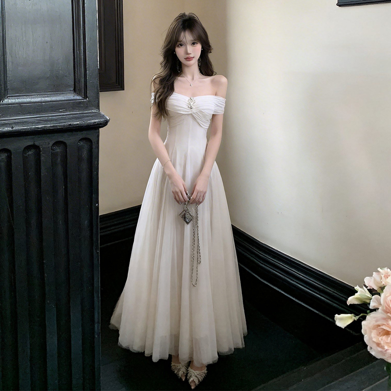Socialite-Style One-Shoulder Dress for Women, Waist-Cinching, Elegant Birthday Party Gown, Ethereal and Flowing Long Dress with Multiple Ways to Wear It Socialite-Style One-Shoulder Dress for Women, Waist-Cinching, Elegant Birthday Party Gown, Ethereal and Flowing Long Dress with Multiple Ways to Wear It