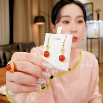 (Q Jewelry) 18k gold ice red ear hooks slightly different