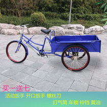 The shopkeeper recommends a brand new tricycle for the elderly a tricycle for transporting goods a lightweight bicycle for adults to pick up children.
