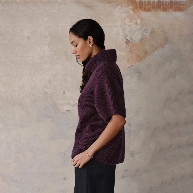 Jai · Hand-Knitted Silk Cashmere Turtleneck Short-Sleeve Sweater Jai · Hand-Knitted Silk Cashmere Turtleneck Short-Sleeve Sweater