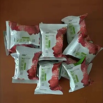 Freeze-dried strawberry crisp office casual snacks ready-to-eat snacks dried strawberries internet celebrity fruits dried fruits and preserved fruits