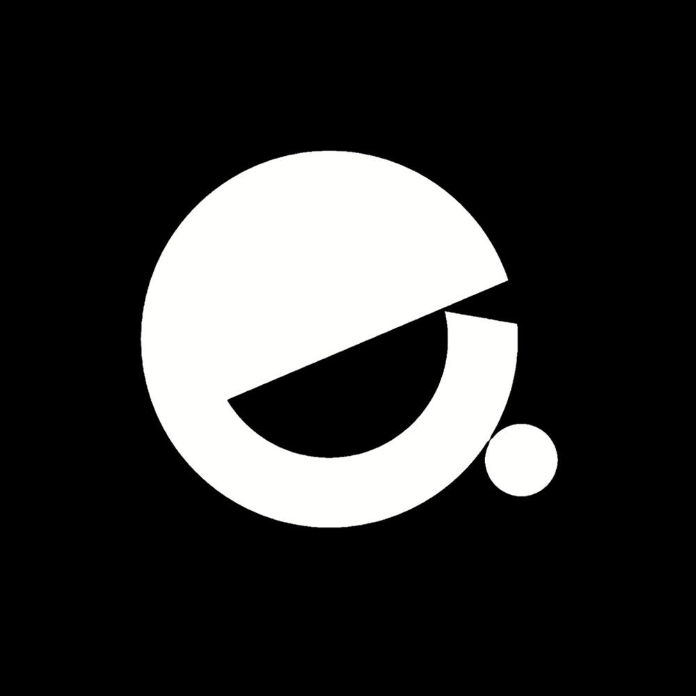 naciey旗舰店的LOGO