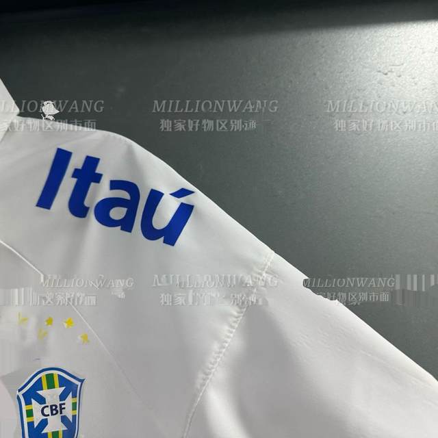 Brazilian White National Team Training Clothing Hooded Jacket Windproof and Waterproof Sportswear Football Long-Sleeved Warm Neymar