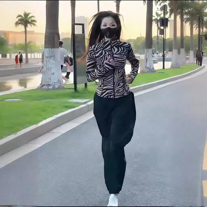 2026 New Style Spicy Leopard Print Set for Women, Spring Fitness Running Yoga Zebra Print Slimming Jacket and Jogger Pants, Sweet and Cool