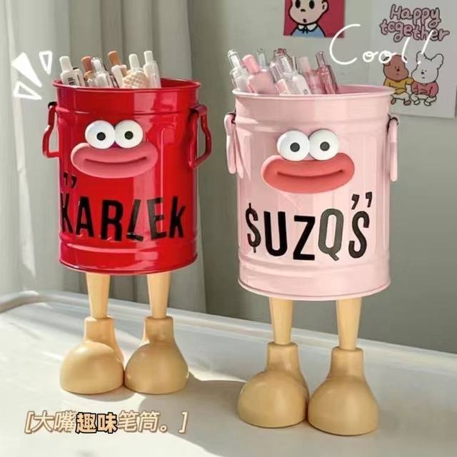 ins Large-Capacity Pen Holder with a Cute and Stylish Design for Students, Featuring a Simple American Retro Style and Suitable for Desktop Organization