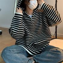 Generous and lazy style short striped hooded sweatshirt for women spring and autumn 2024 new hot style loose long-sleeved inner top for women