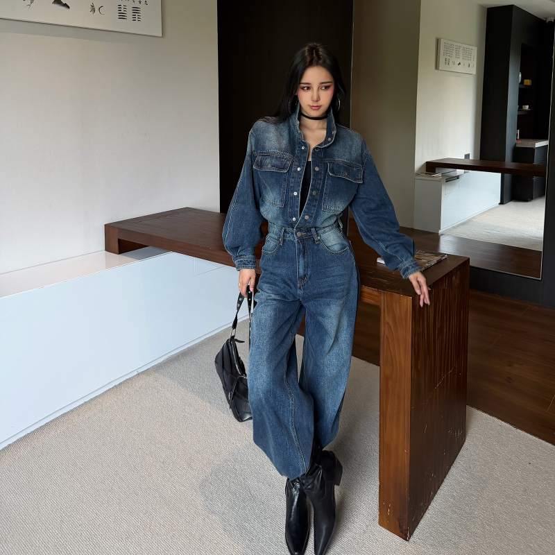 Blue Retro Denim Jumpsuit for Tall People, Workwear Style, Western Stand-Up Collar, Waist-Cinching, Slimming, Wide-Leg Straight Pants, Cool and Stylish Blue Retro Denim Jumpsuit for Tall People, Workwear Style, Western Stand-Up Collar, Waist-Cinching, Slimming, Wide-Leg Straight Pants, Cool and Stylish
