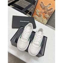 Shanghai Warehouses ready-made goods are carefully selected and recommended by experts. Limited edition shoes are available for sale.