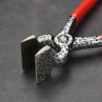 Flat-nose pliers and folding tools easy to use but not delicate. Leather art pliers for pinching leather to make handmade wallet edges.