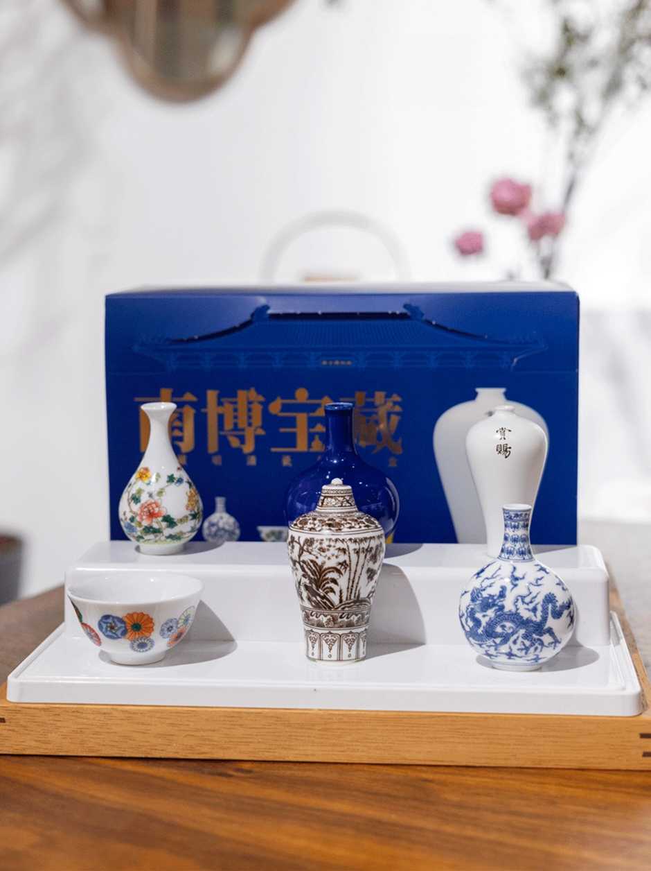 blue and white dragon pattern plum bottle Latest Best Selling