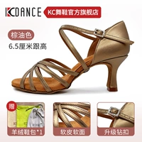 Модернизированная мягкая кожа коричневого масляного цвета, высота каблука 6,5 см.