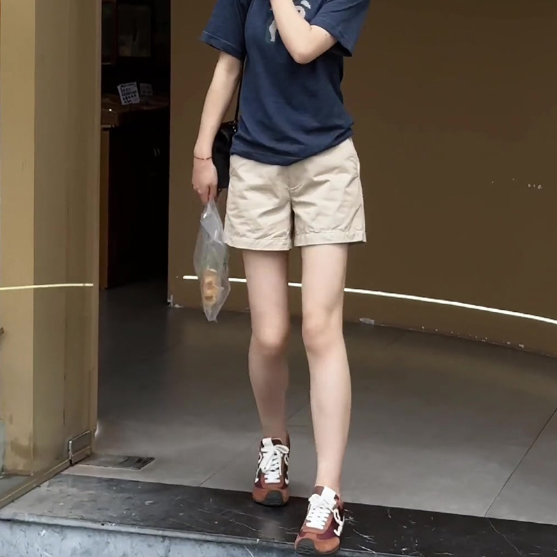 カーキショートパンツレディース2025夏人気新作小さめハイウエストレトロスリムオールマッチニッチカジュアルパンツ