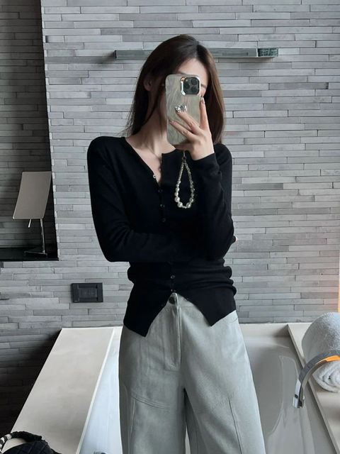 New Year's Red Outfit: Knitted Cardigan for Women, Spring and Autumn Design Sweater, Inner Layer Base Shirt, Stunningly Beautiful Top