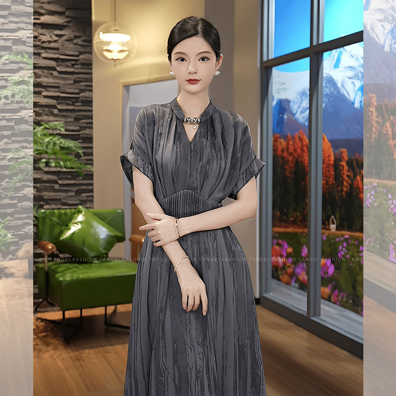 Women's Summer 2026 New Formal Occasion Slimming Satin Dress with Elegant Temperament, High-End and Classy Women's Summer 2026 New Formal Occasion Slimming Satin Dress with Elegant Temperament, High-End and Classy