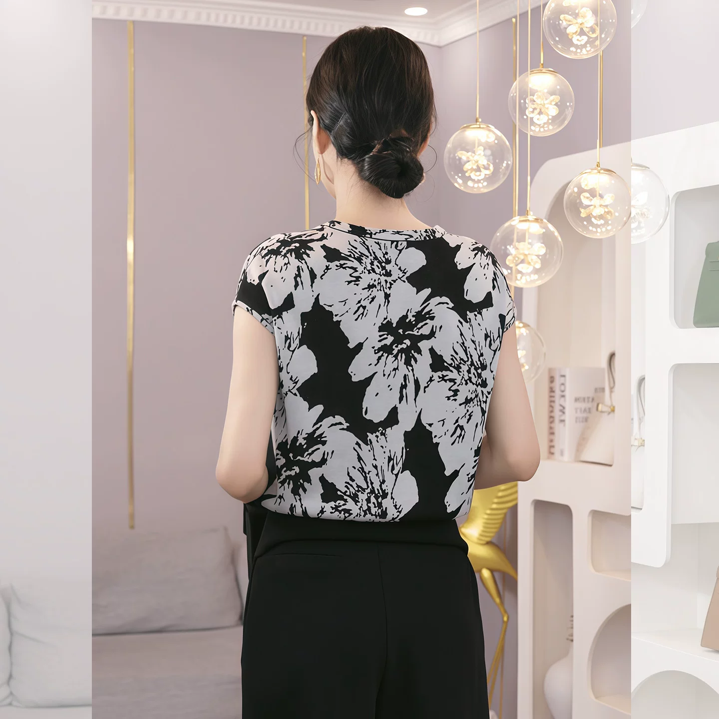 T-shirt women's 2025 new Tencel cool breathable sweater light luxury high-grade black and white jacquard V-neck temperament short sleeves