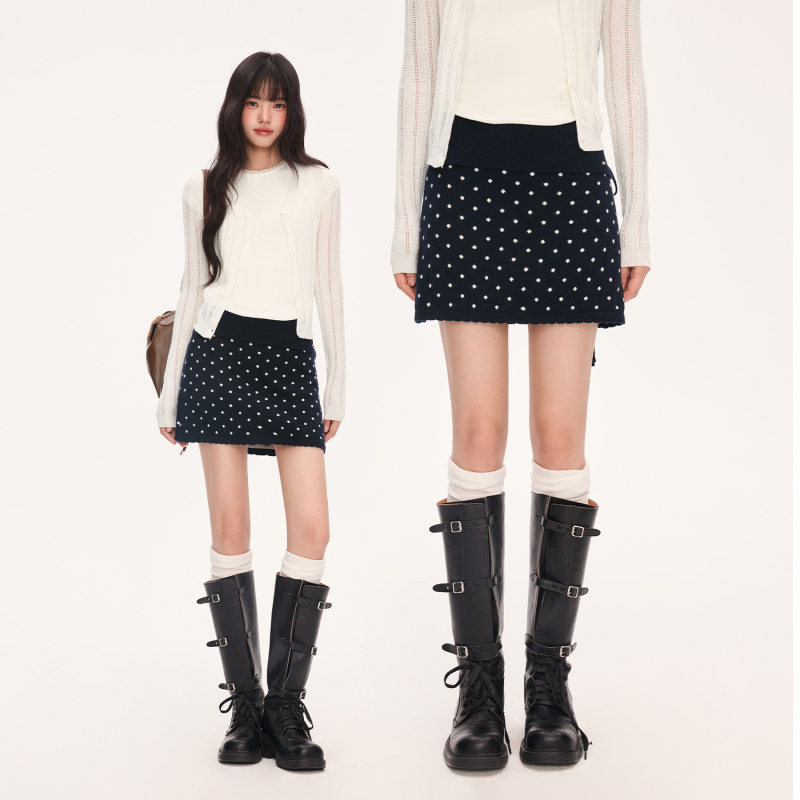 Weekendhub Fold-Over Waistband Polka Dot Knit Short Skirt, New Autumn Style, Body-Covering A-Line Skirt, Exquisite for Dating Weekendhub Fold-Over Waistband Polka Dot Knit Short Skirt, New Autumn Style, Body-Covering A-Line Skirt, Exquisite for Dating