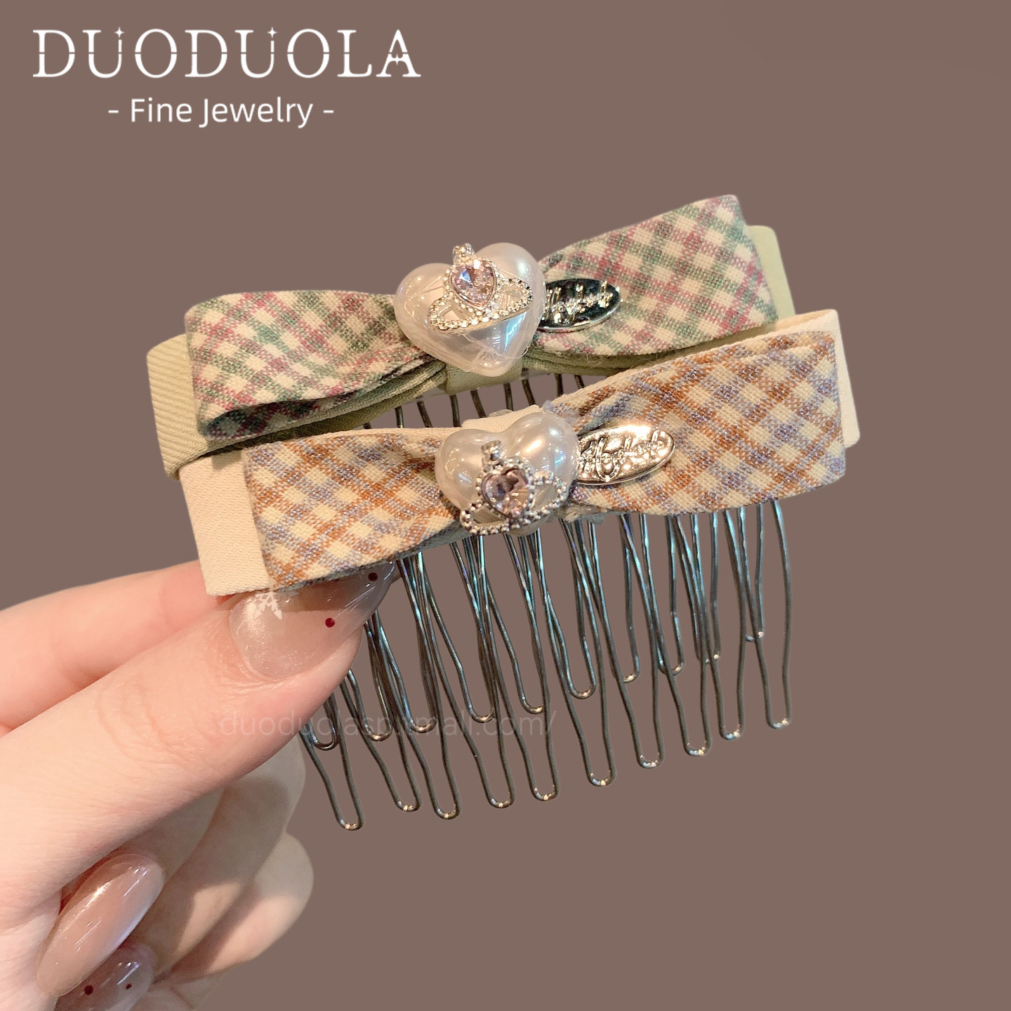 Korean retro preppy style patterned bow hair comb with pearl, heart, and rhinestone inverted comb for loose hair.