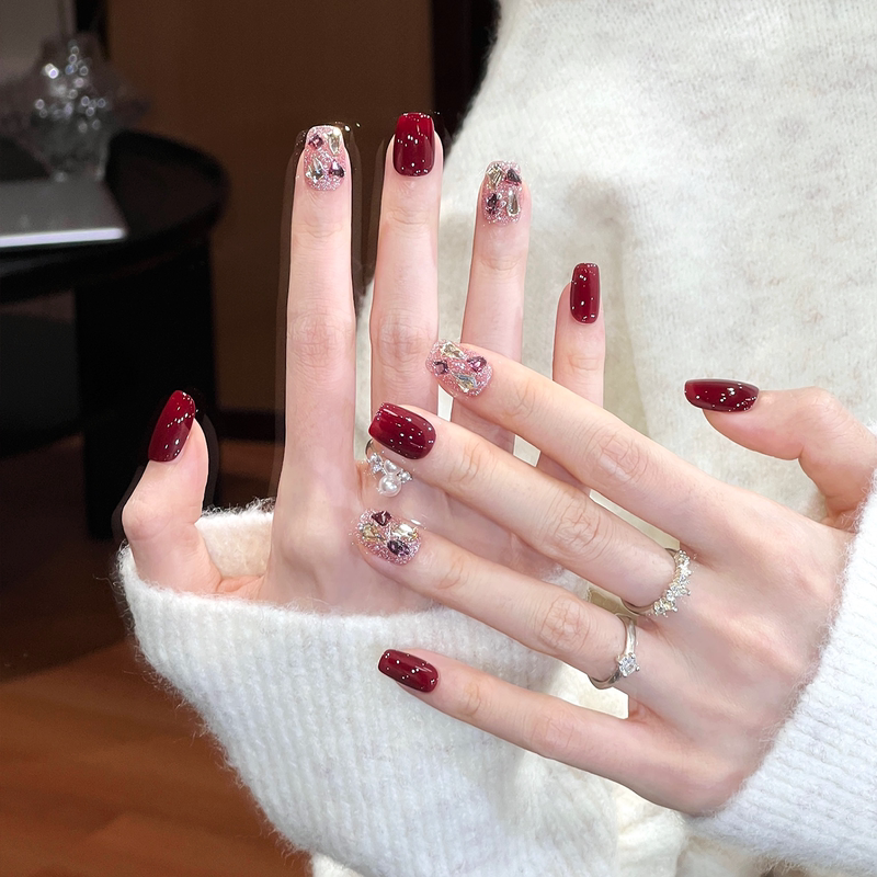 Ks Red Handmade Short Nails 2026 New Style High-End Autumn and Winter Stunning Yellow and Black Skin-Enhancing Nail Stickers