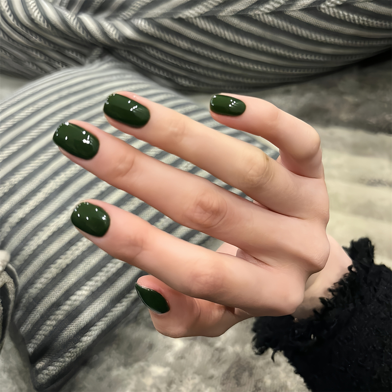 Handmade Nail Patches in Vintage Emerald Green Color, Wearable Nails That Make the Skin Look Fairer, Solid Color, 2026 New Year Style, Short Style with a High-End Feel