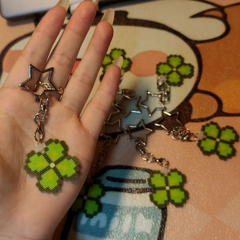 Lucky Four-Leaf Clover Bead Pendant Keychain Gift for Boyfriend, Gift for Best Friend, Student Accessory, Can Be Hung on Backpack, Finished Pendant
