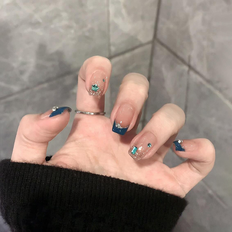 Zhitu Handmade Wearable Nails, Cool and Short Style, Sparkling Crushed Diamond French Leopard Print Manicure, Brightening and Elegant Nail Patches
