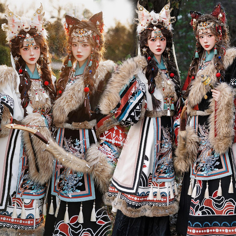Popular Tibetan Clothing: Tibetan-Style Autumn and Winter Robe with Large Fur Collar, Tibetan Ethnic Clothing, Yunnan Lijiang, Tibet Travel Photography Clothing