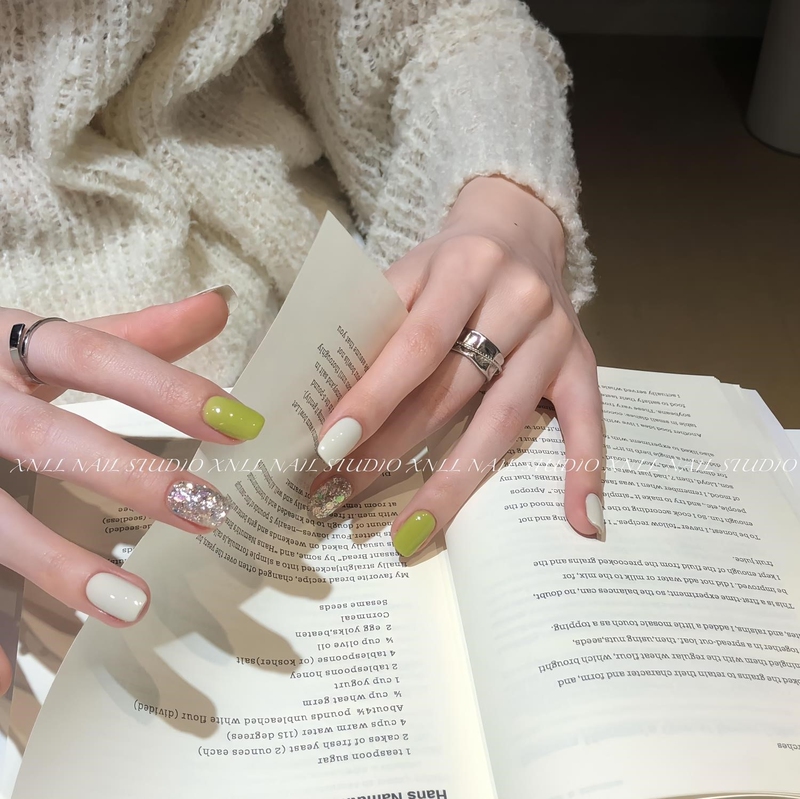 High-End Color-Changing Fake Nails, Mustard Green Short Style Wearable Nails, 2026 New Handmade Finished Nail Art Patches