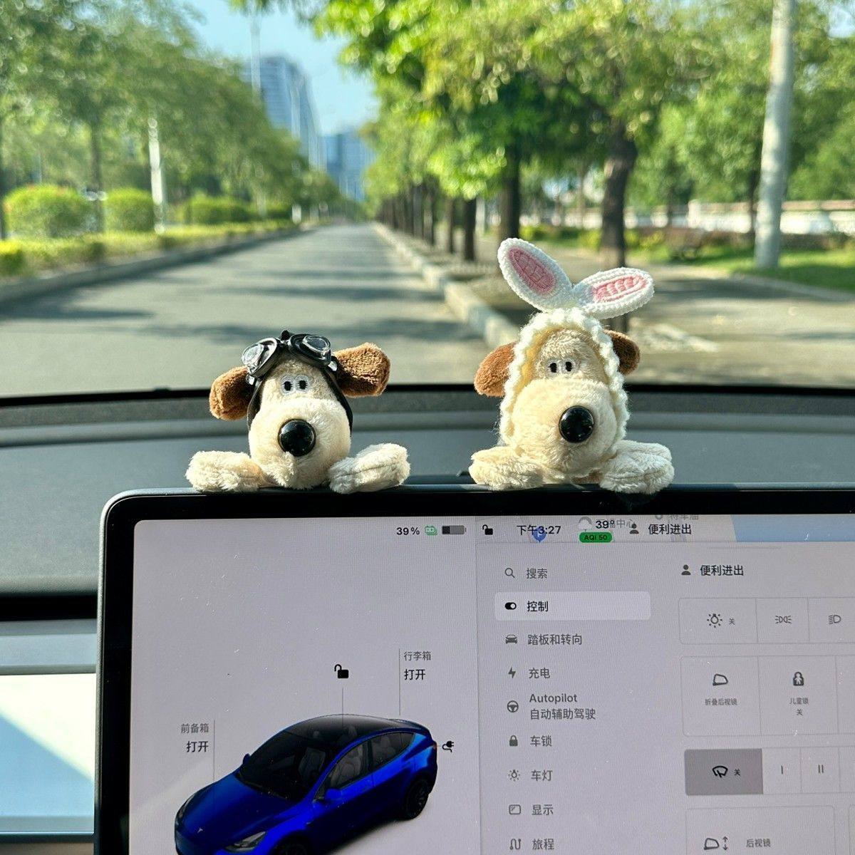 Suitable for Tesla Girls' Car Interior Dashboard Screen Plush Toy Car Decoration Interior Accessories
