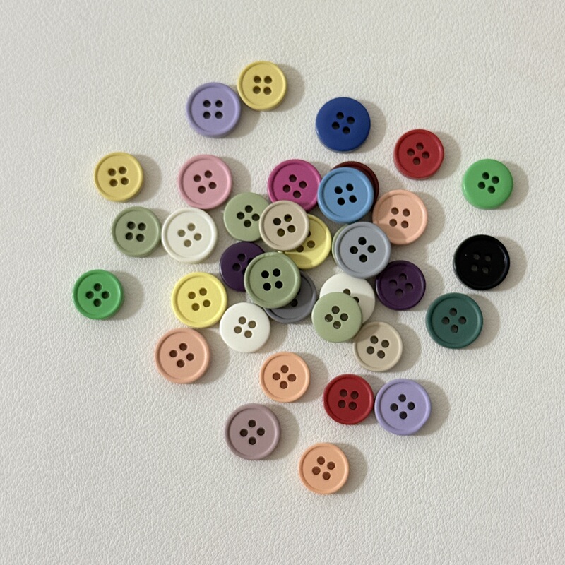 Colorful Buttons, Four-Hole Round Multi-Color Buttons, Short-Sleeve T-Shirt Buttons, Women's Cardigan Chiffon Dress Shirt Buttons Colorful Buttons, Four-Hole Round Multi-Color Buttons, Short-Sleeve T-Shirt Buttons, Women's Cardigan Chiffon Dress Shirt Buttons