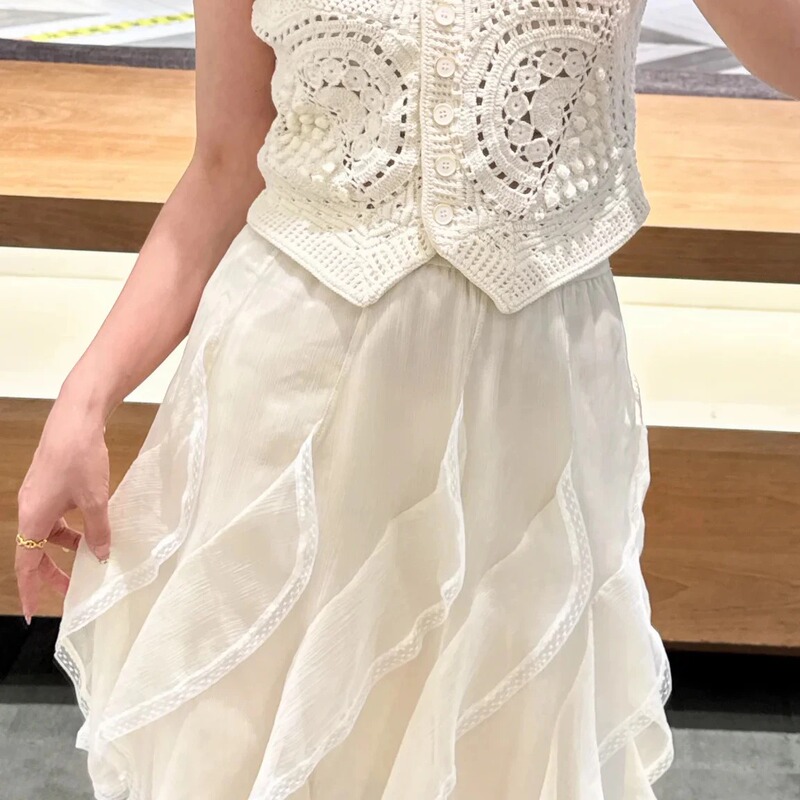 French-Style Sweet Lace Patchwork Irregular Skirt for Women, High-Waisted, Slimming, Layered Short Skirt