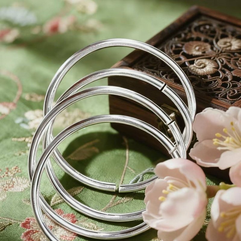 Classic Smooth Silver Bracelet for Women, Solid Sterling Silver Plain Ring, Adjustable Bracelet, Fashionable and Versatile Accessory Classic Smooth Silver Bracelet for Women, Solid Sterling Silver Plain Ring, Adjustable Bracelet, Fashionable and Versatile Accessory