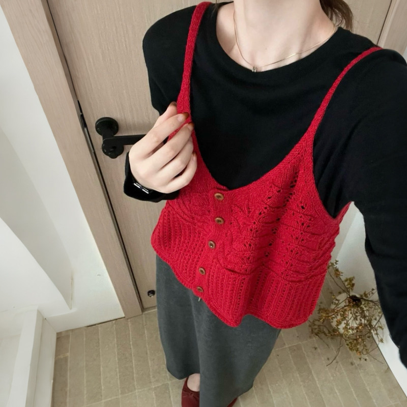 Korean-Style Red Hollow-Out Sweater Camisole for Women, Spring and Autumn Knit Vest, Layered Soft Sleeveless Short Top
