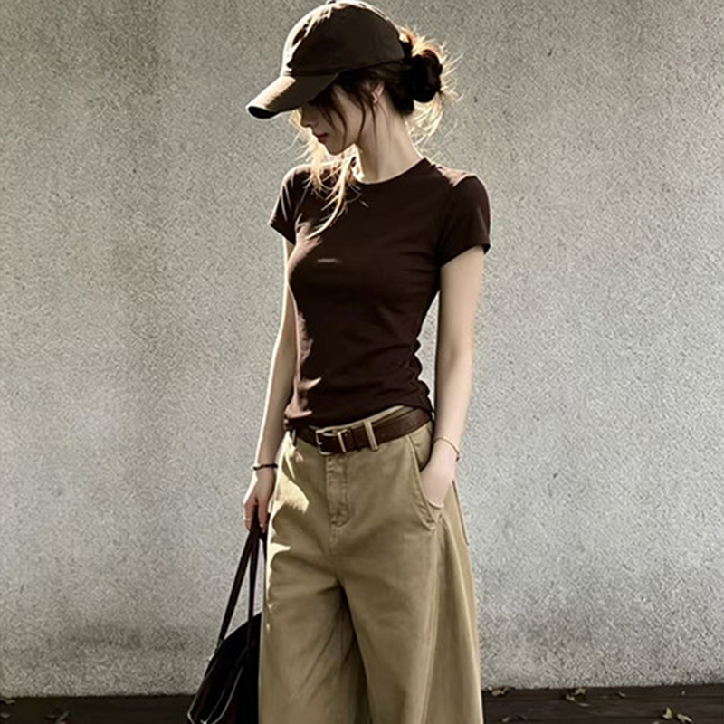 Coffee-Colored Straight-Shoulder Short-Sleeve T-Shirt for Women, 2026 Summer New Style, Slim-Fit, Flattering, American Basic Round-Neck Top