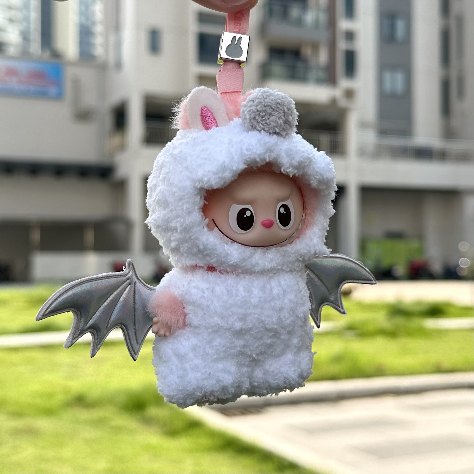 Labubu四代心底密码玩偶挂件:指尖上的梦幻童话