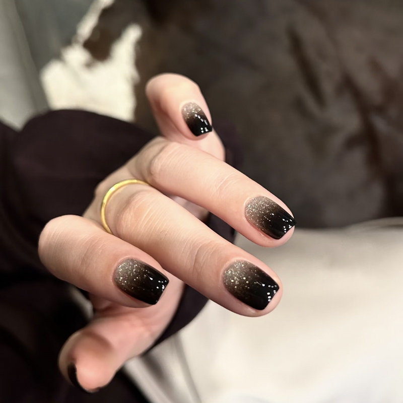 Gradient Cool Black Crushed Diamond Manicure, Neutral Style, Unisex, Same Style for Men and Women, Niche ins Simple, Natural and Unique
